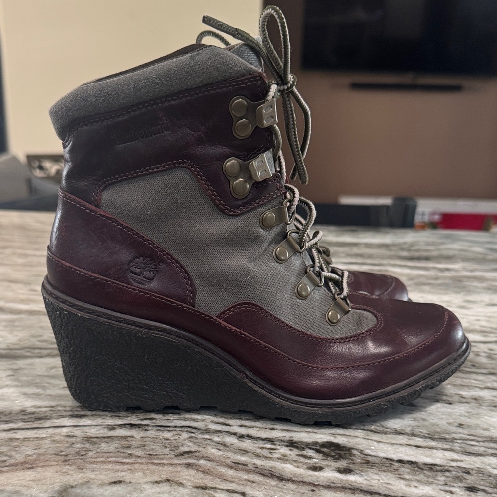 Timberland Women's Lace-Up Burgundy and Gray Boots